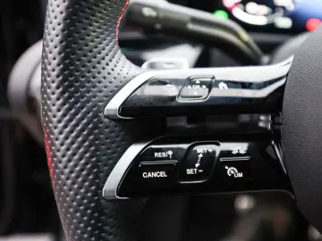 MERCEDES-BENZ CLA 250 4M Coupé AMG Pano HUD Night 18