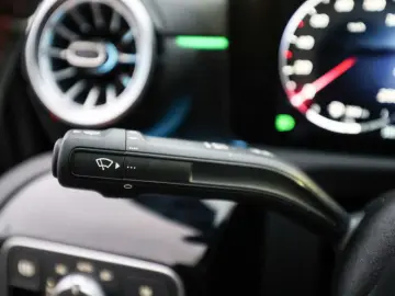 MERCEDES-BENZ CLA 250 4M Coupé AMG Pano HUD Night 18