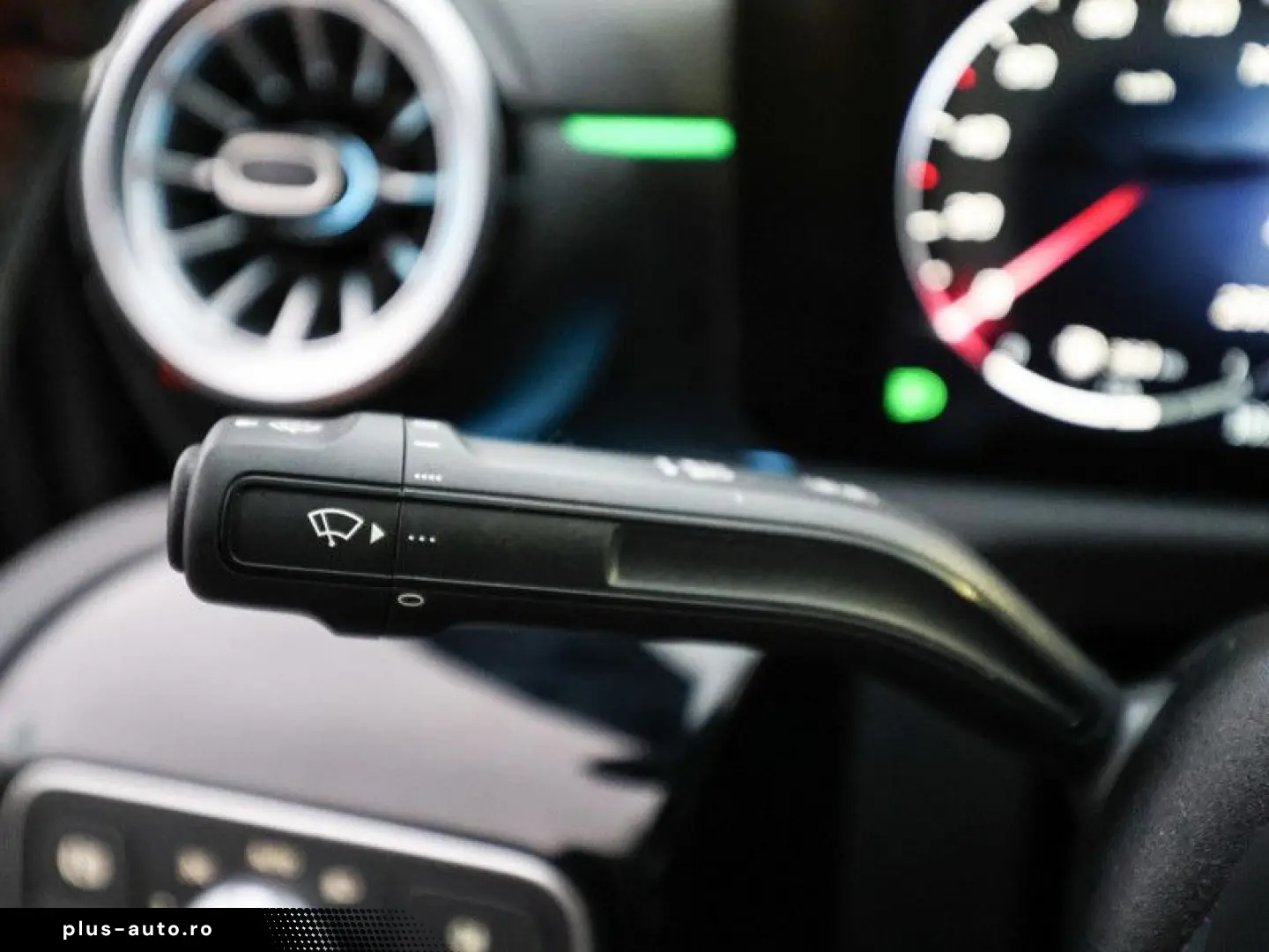 MERCEDES-BENZ CLA 250 4M Coupé AMG Pano HUD Night 18