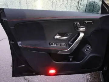 MERCEDES-BENZ CLA 250 4M Coupé AMG Pano HUD Night 18