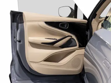 Aston Martin DBX 707