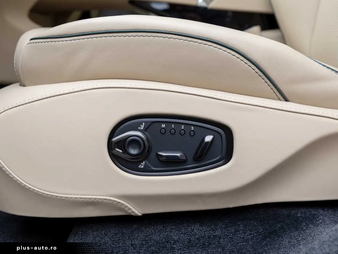 Aston Martin DBX 707