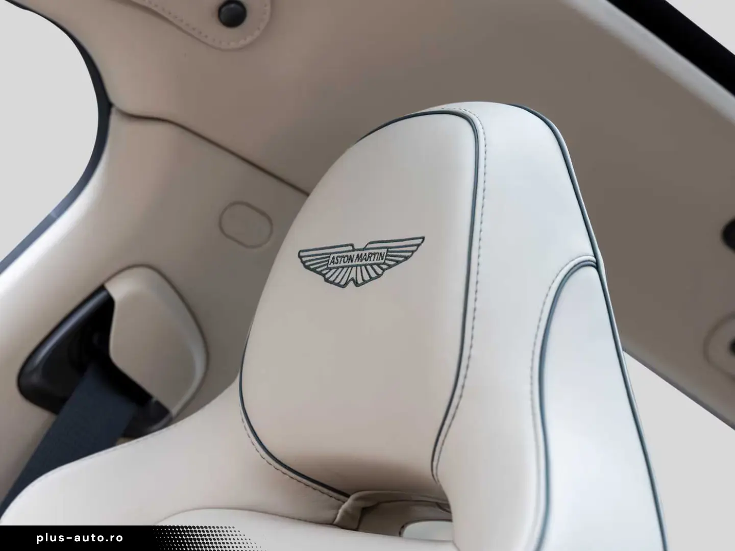 Aston Martin DBX 707