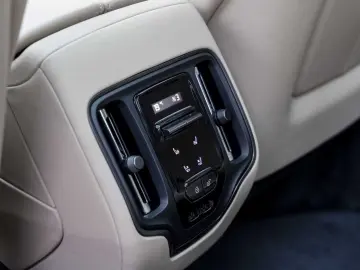 Aston Martin DBX 707