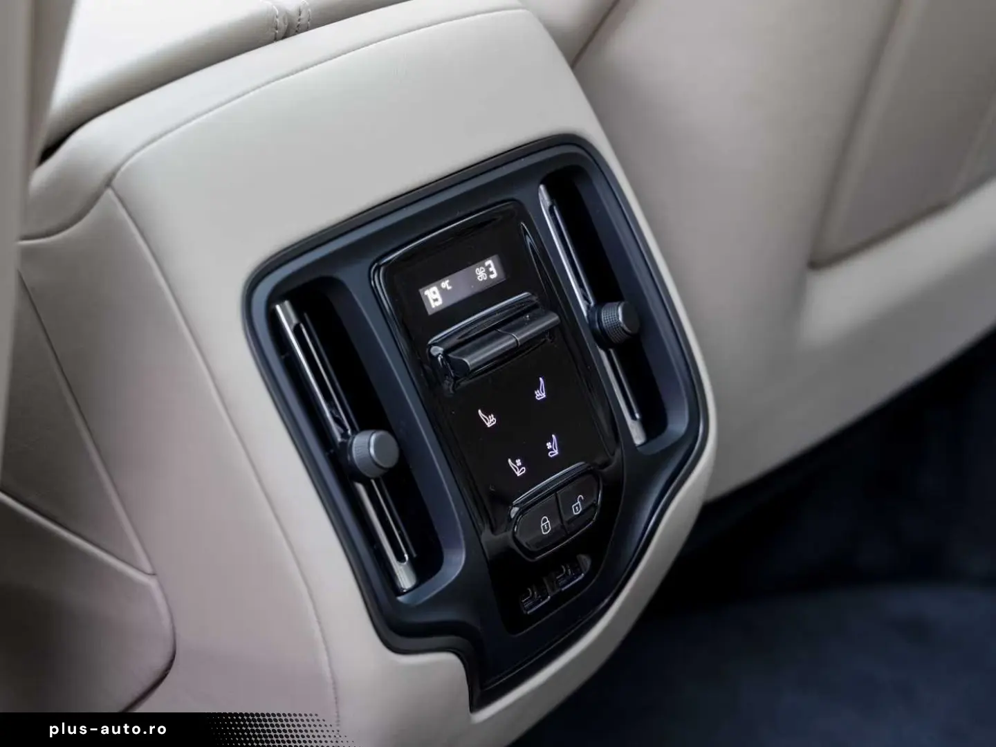 Aston Martin DBX 707