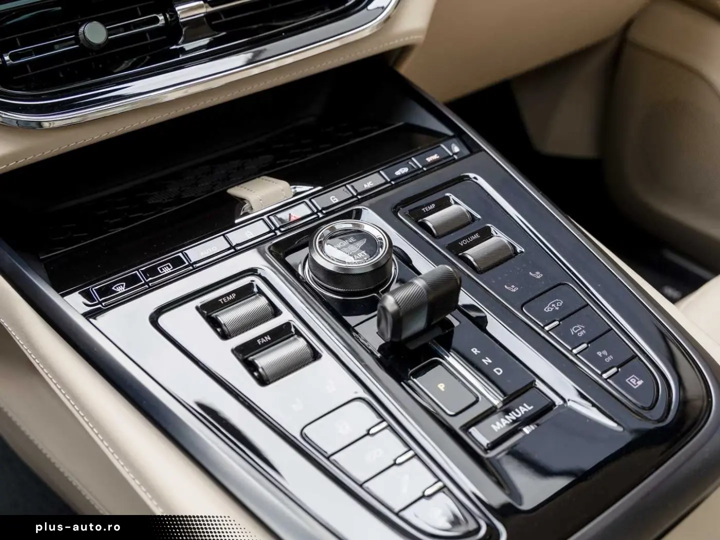 Aston Martin DBX 707