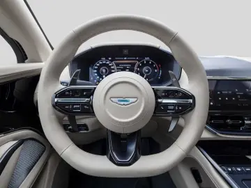 Aston Martin DBX 707