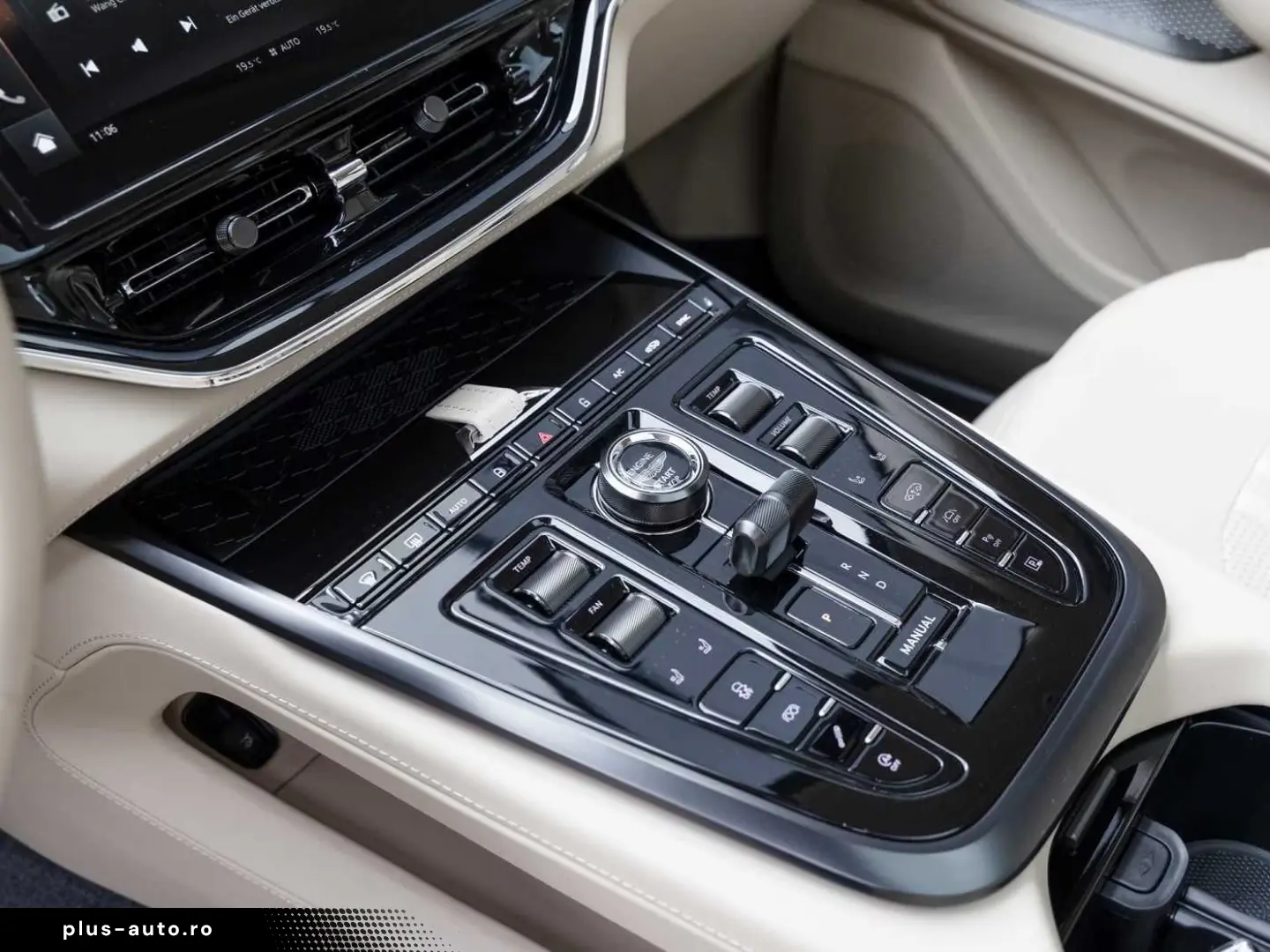 Aston Martin DBX 707