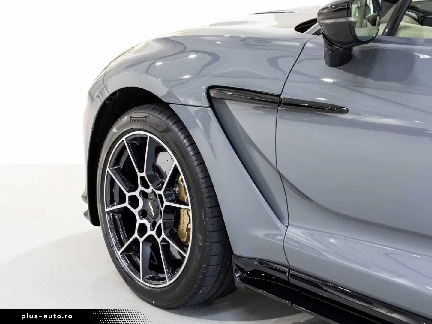 Aston Martin DBX 707