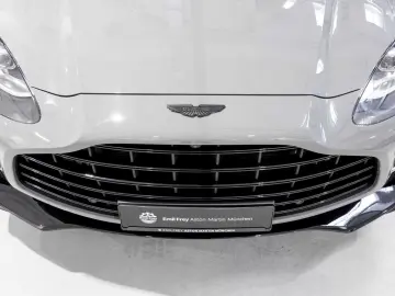 Aston Martin DBX 707