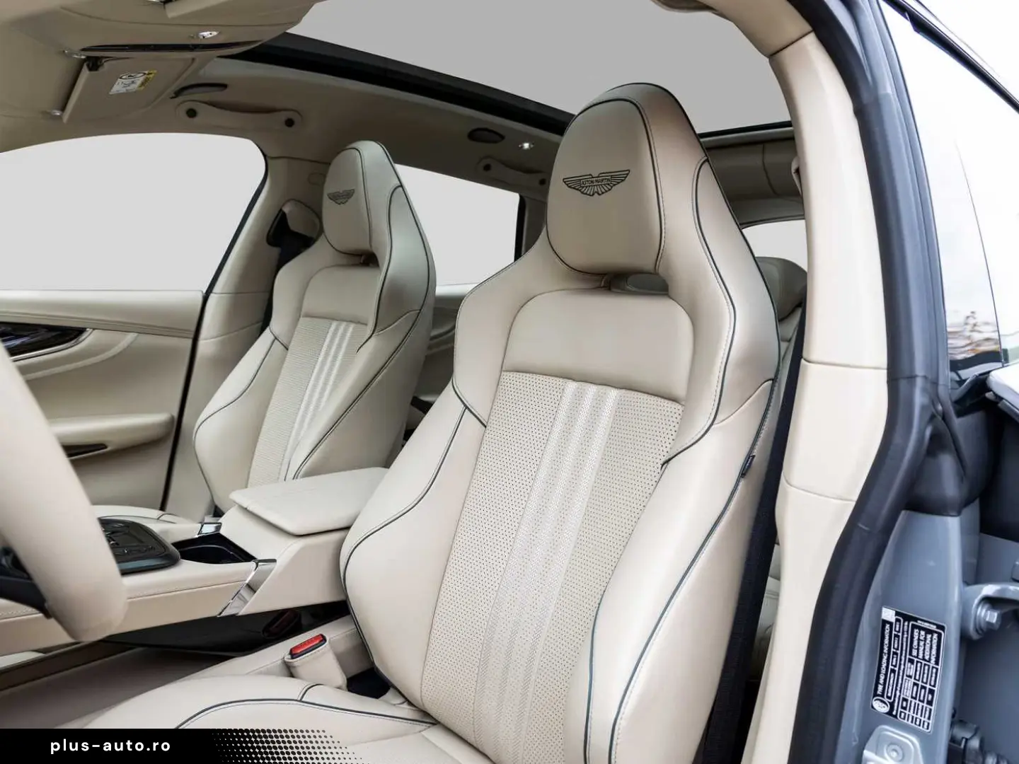 Aston Martin DBX 707