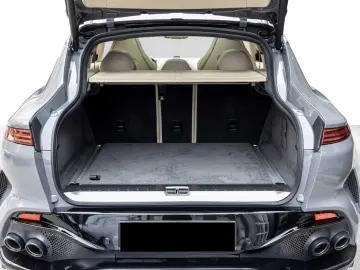 Aston Martin DBX 707