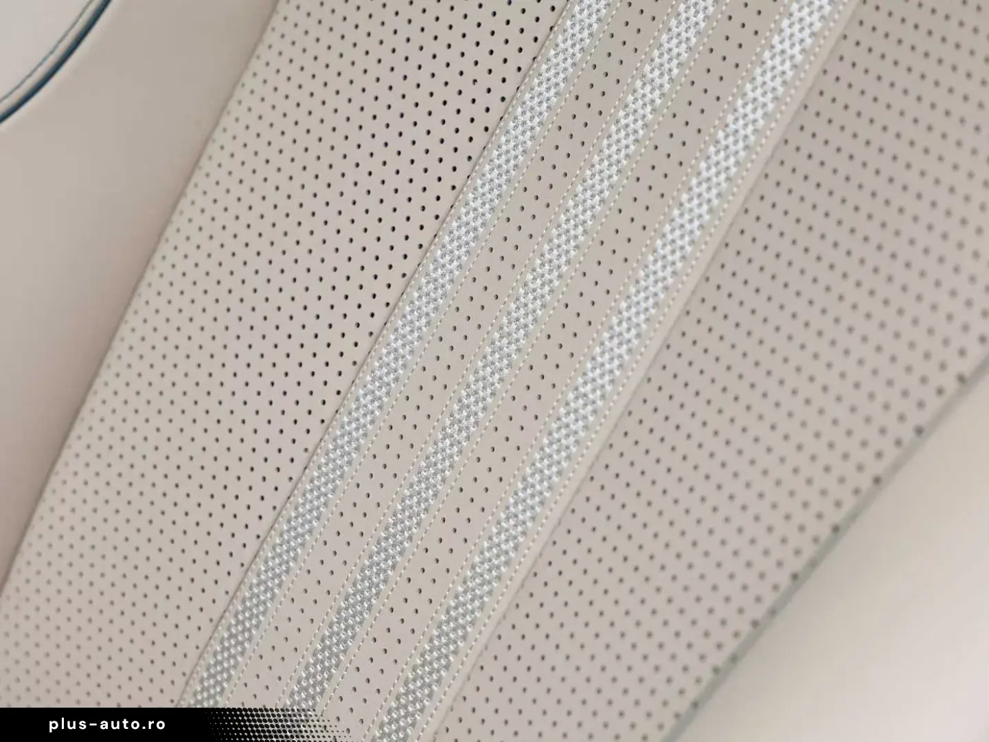 Aston Martin DBX 707