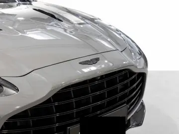 Aston Martin DBX 707