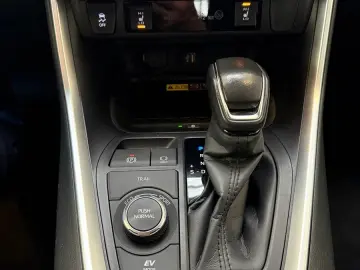 TOYOTA RAV 4 HYBRID-4x4-LED-LEDER-KAMERA-MOD. 2024