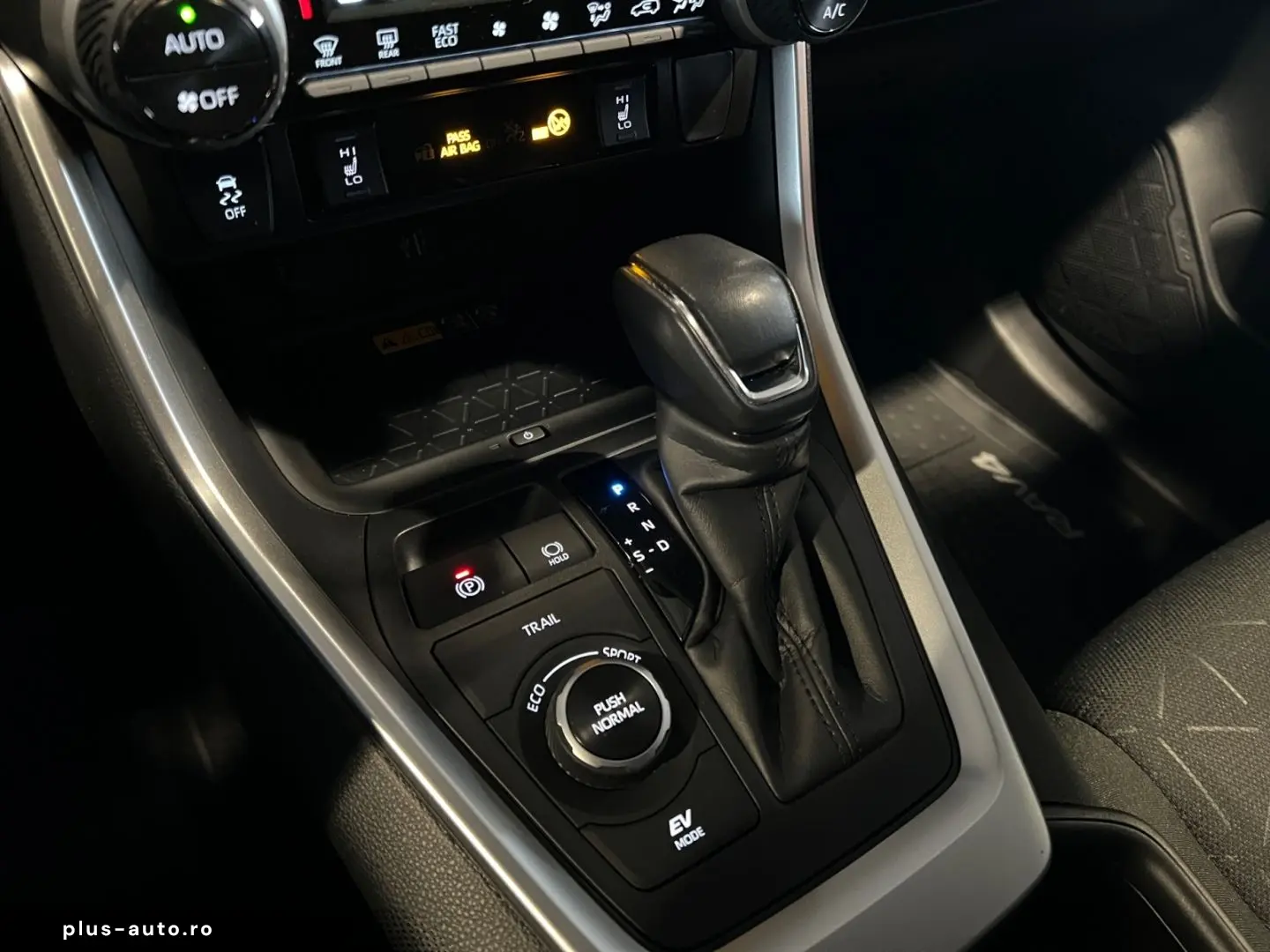 TOYOTA RAV 4 2.5 4x4 Hybrid Team D  AHK CAM ACC el Heck