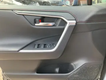 TOYOTA RAV 4 PLUG-IN HYBIRD 4x4 COMFORT CAM NAV 8-FACH!