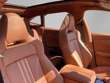 Aston Martin DBX 707 MY25 Full Carbon