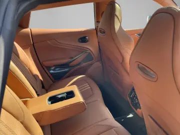 Aston Martin DBX 707 MY25 Full Carbon