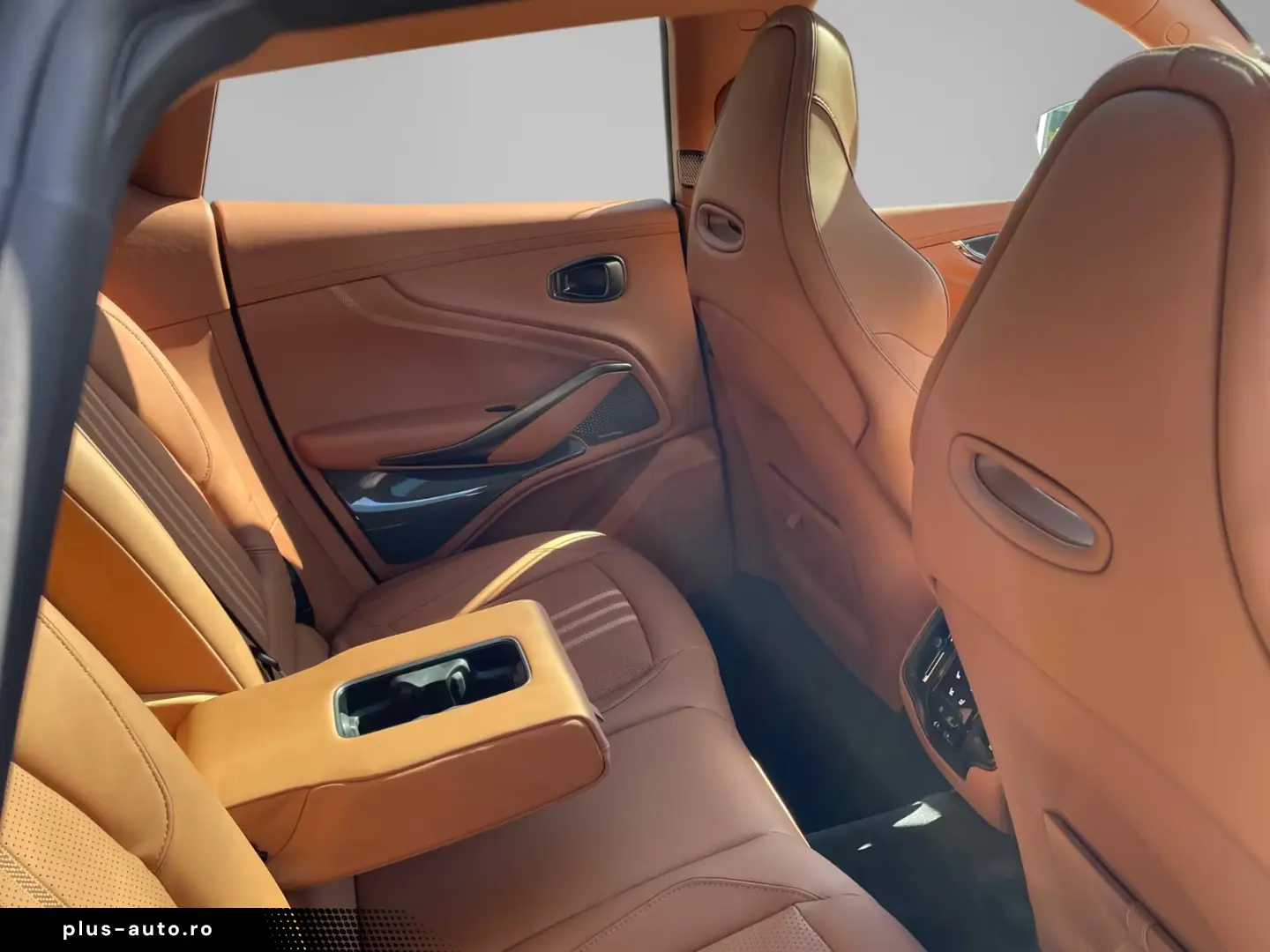 Aston Martin DBX 707 MY25 Full Carbon