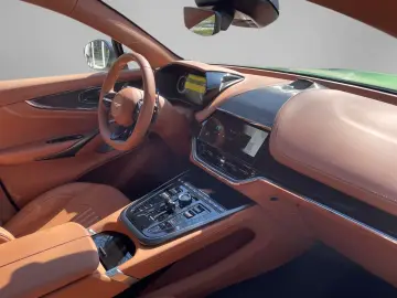 Aston Martin DBX 707 MY25 Full Carbon