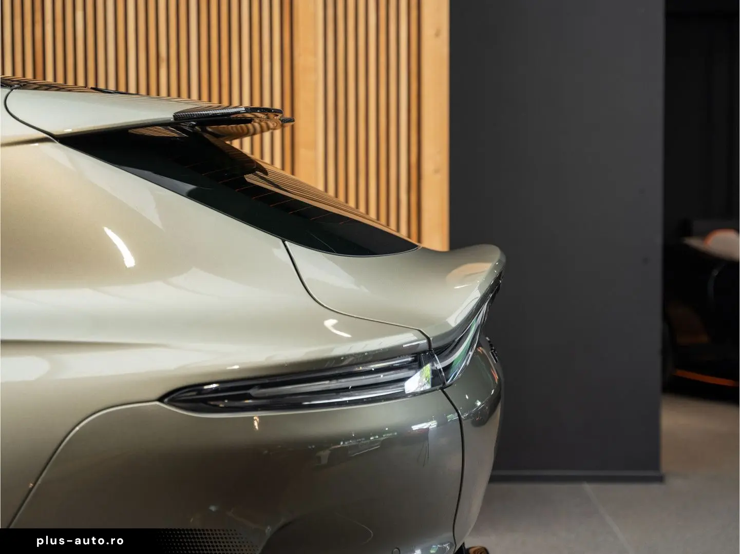 ASTON MARTIN DBX 707 4.0 V8 S