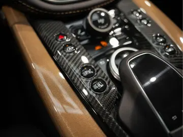 ASTON MARTIN DBX 707 4.0 V8 S