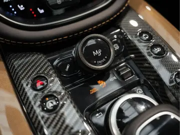 ASTON MARTIN DBX 707 4.0 V8 S