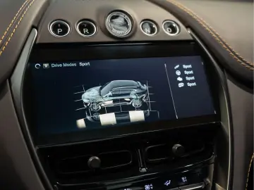 ASTON MARTIN DBX 707 4.0 V8 S