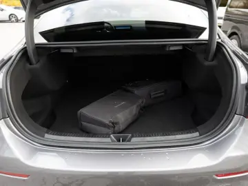 MERCEDES-BENZ A 250 e Limo AMG-Sport LED Cam Pano