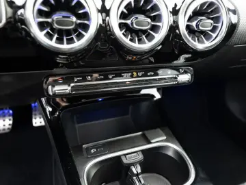 MERCEDES-BENZ A 250 e Limo AMG-Sport LED Cam Pano