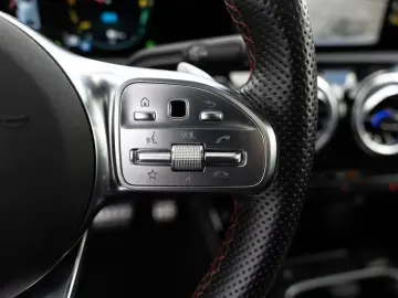 MERCEDES-BENZ A 250 e Limo AMG-Sport LED Cam Pano