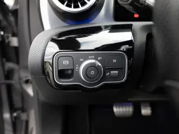 MERCEDES-BENZ A 250 e Limo AMG-Sport LED Cam Pano