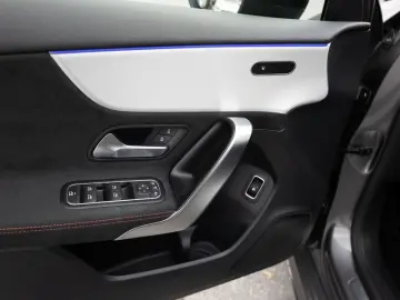 MERCEDES-BENZ A 250 e Limo AMG-Sport LED Cam Pano