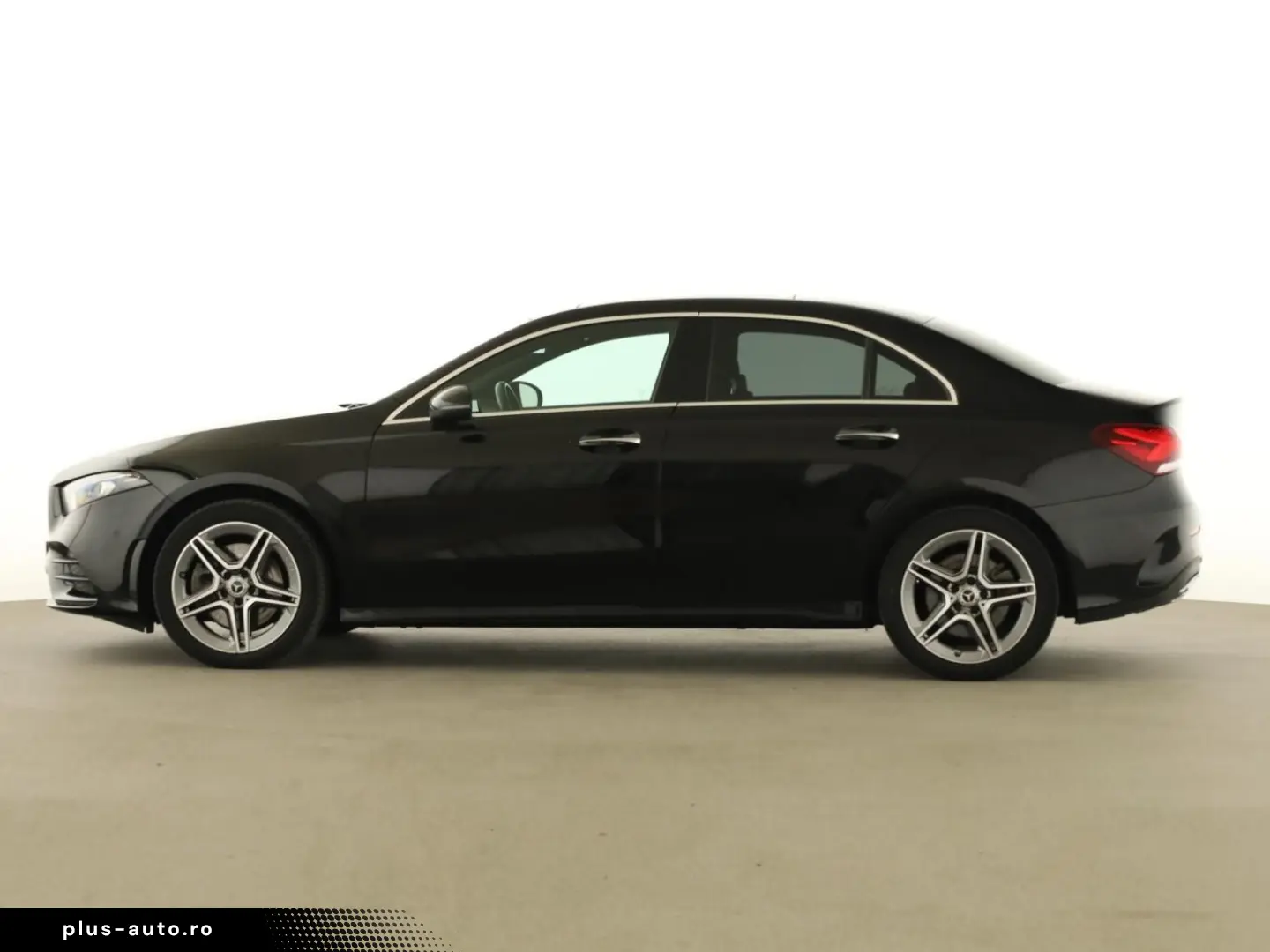 MERCEDES-BENZ A 250 e Limousine AMG AHK DISTR PANO MULTIBEAM