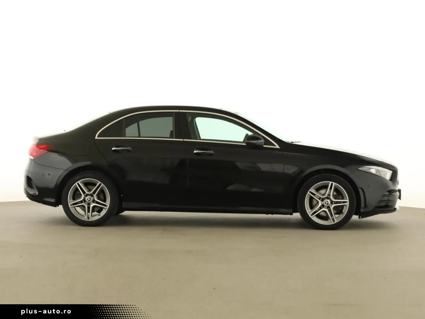 MERCEDES-BENZ A 250 e Limousine AMG AHK DISTR PANO MULTIBEAM