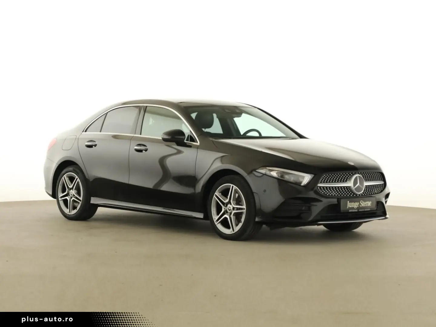 MERCEDES-BENZ A 250 e Limousine AMG AHK DISTR PANO MULTIBEAM