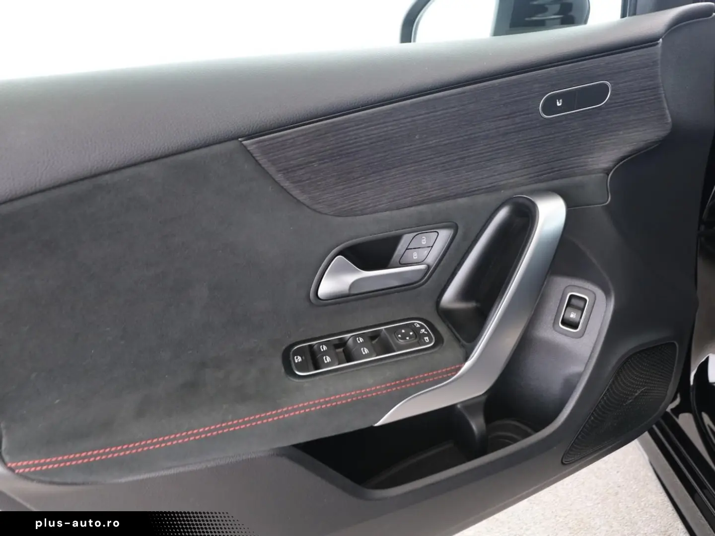 MERCEDES-BENZ A 250 e Limousine AMG AHK DISTR PANO MULTIBEAM