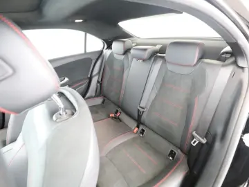 MERCEDES-BENZ A 250 e Limousine AMG AHK DISTR PANO MULTIBEAM