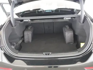 MERCEDES-BENZ A 250 e Limousine AMG AHK DISTR PANO MULTIBEAM