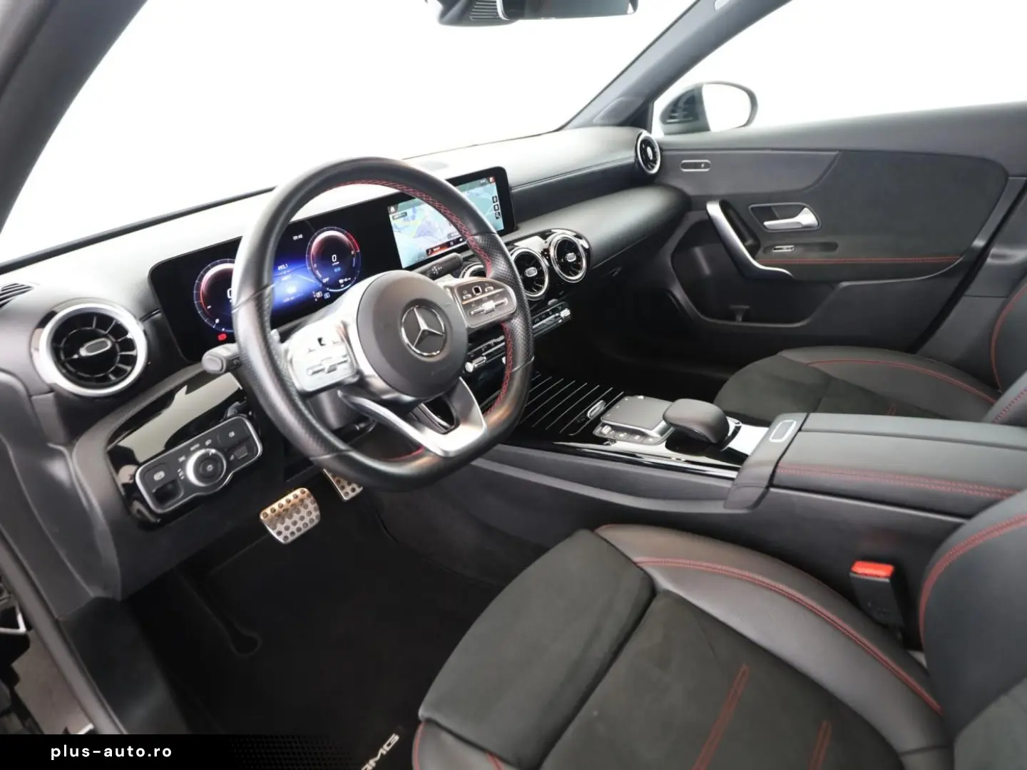 MERCEDES-BENZ A 250 e Limousine AMG AHK DISTR PANO MULTIBEAM