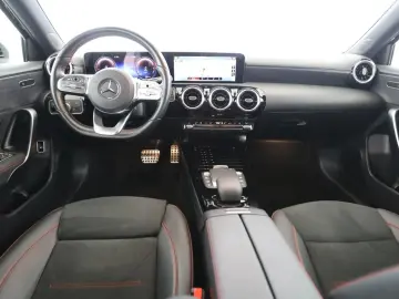 MERCEDES-BENZ A 250 e Limousine AMG AHK DISTR PANO MULTIBEAM