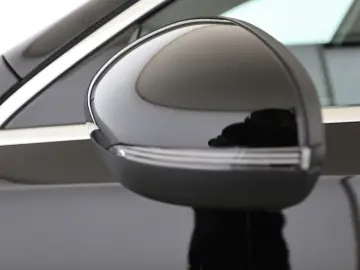 MERCEDES-BENZ A 250 e Limousine AMG AHK DISTR PANO MULTIBEAM