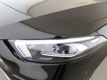 MERCEDES-BENZ A 250 e Limousine AMG AHK DISTR PANO MULTIBEAM