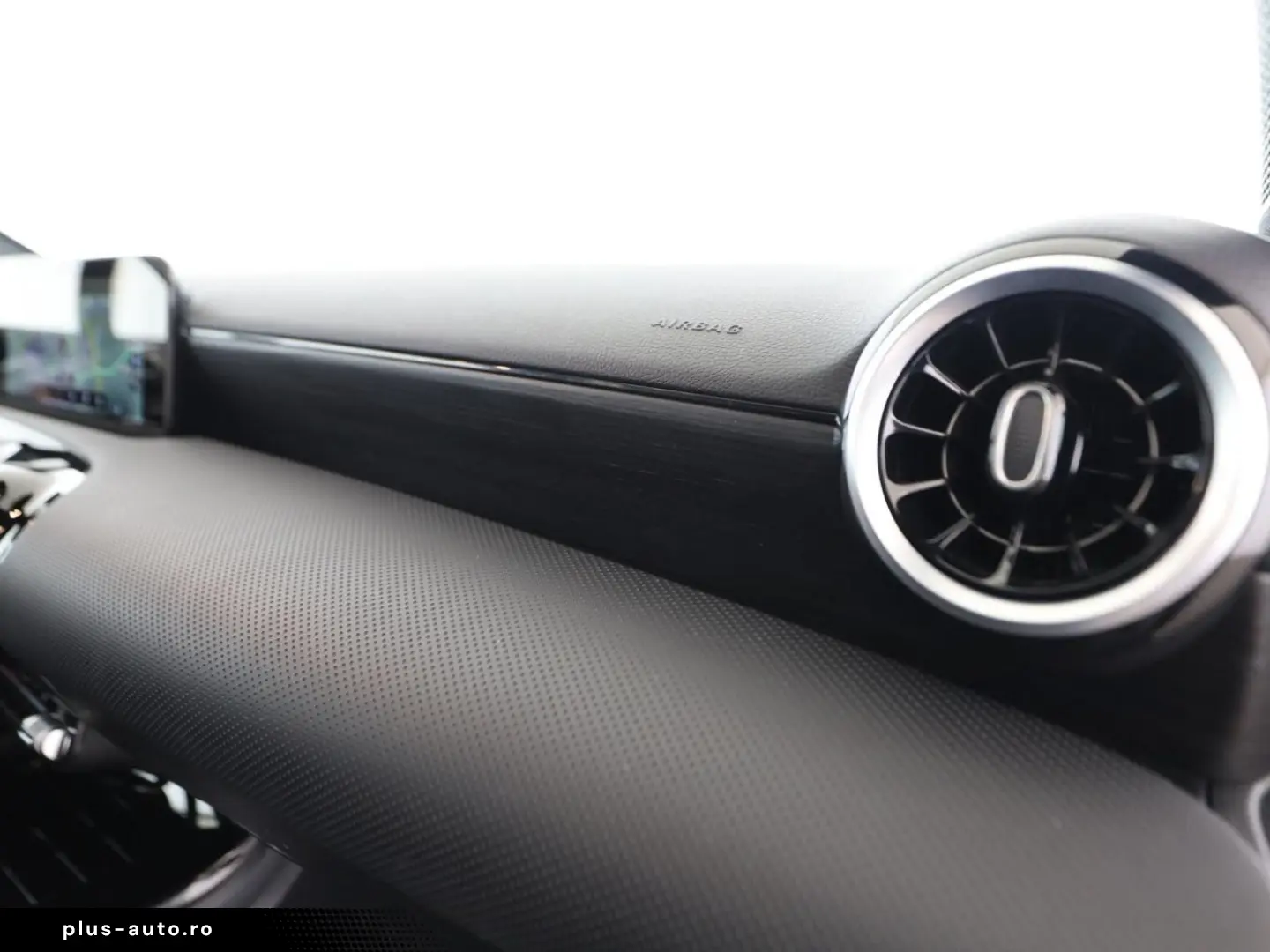 MERCEDES-BENZ A 250 e Limousine AMG AHK DISTR PANO MULTIBEAM