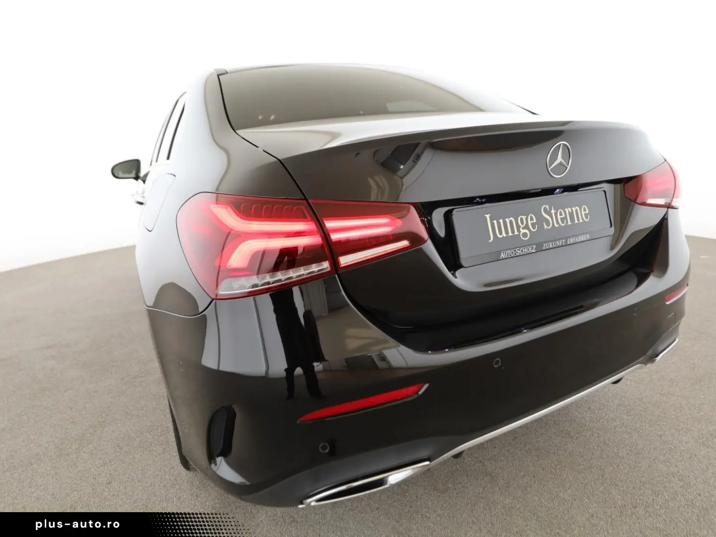 MERCEDES-BENZ A 250 e Limousine AMG AHK DISTR PANO MULTIBEAM