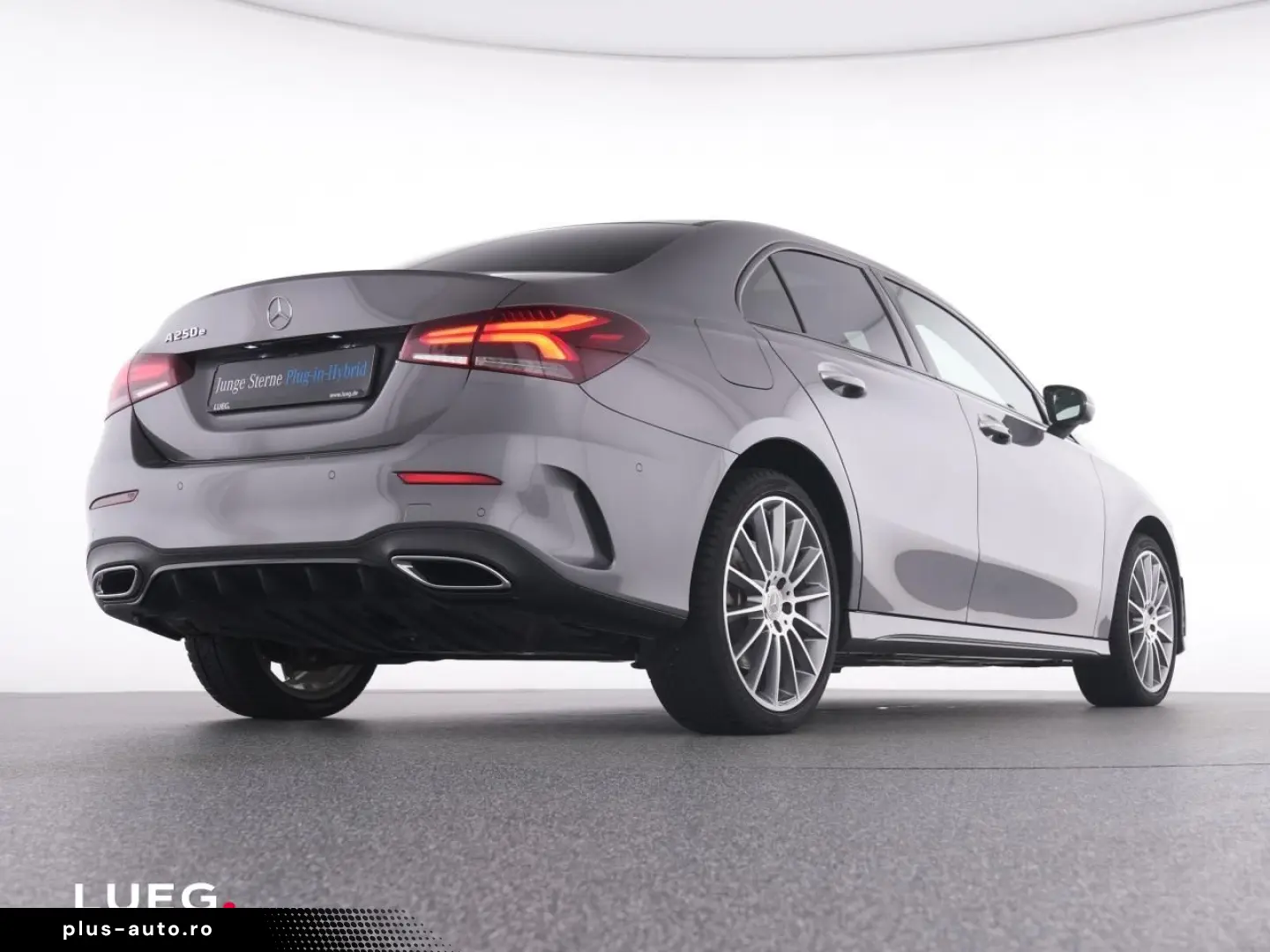 MERCEDES-BENZ A 250 e Lim AMG MBUXHighE Pano LED Night 19