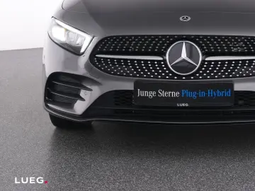 MERCEDES-BENZ A 250 e Lim AMG MBUXHighE Pano LED Night 19