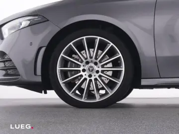 MERCEDES-BENZ A 250 e Lim AMG MBUXHighE Pano LED Night 19