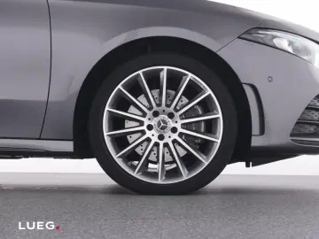 MERCEDES-BENZ A 250 e Lim AMG MBUXHighE Pano LED Night 19